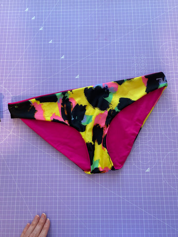 UK 14 - Cheeky Hipster Bikini Bottom - Neon camo/Pink