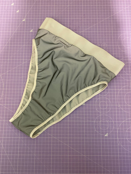 UK 8-10 S - Reflective Briefs - Silver Reflective